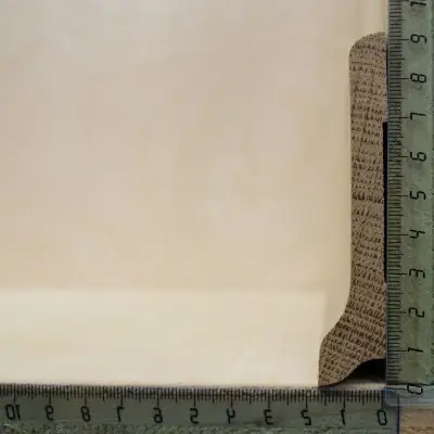 Плинтус массив дуба вертикальный евро 90х17 мм